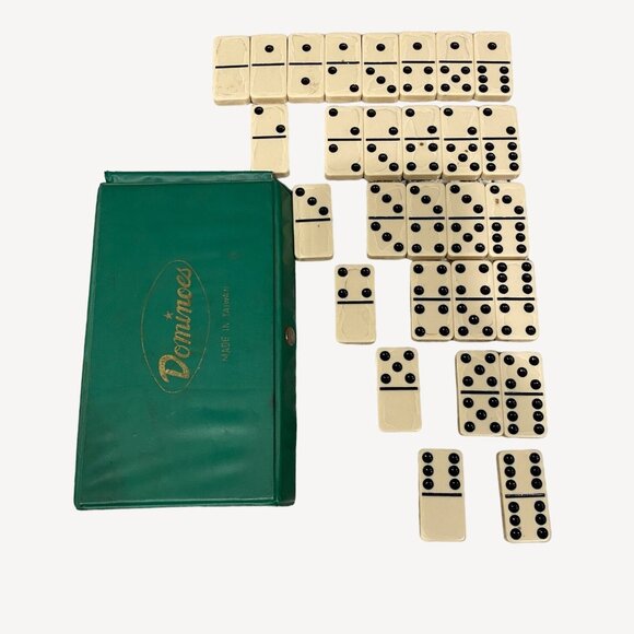 Vintage Dominoes Set With Green Case Made In Taiwan Classic Fun For Family Game - Picture 1 of 9